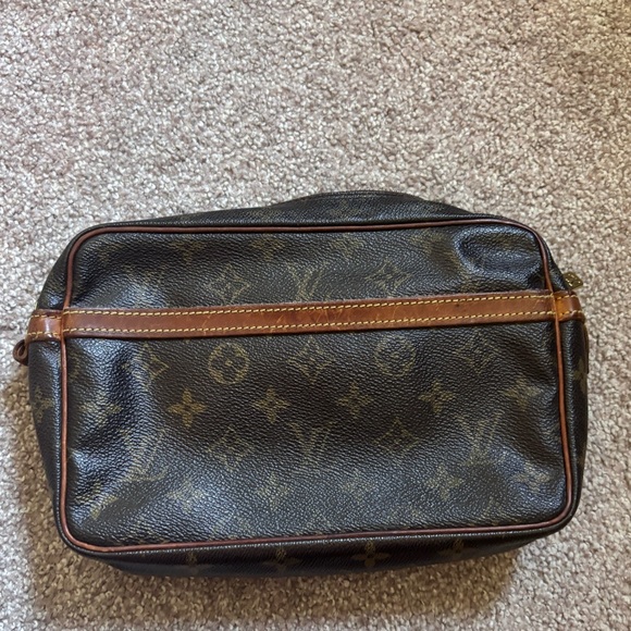 Auth LOUIS VUITTON Monogram Compiegne 23 Clutch Bag - Picture 2 of 15